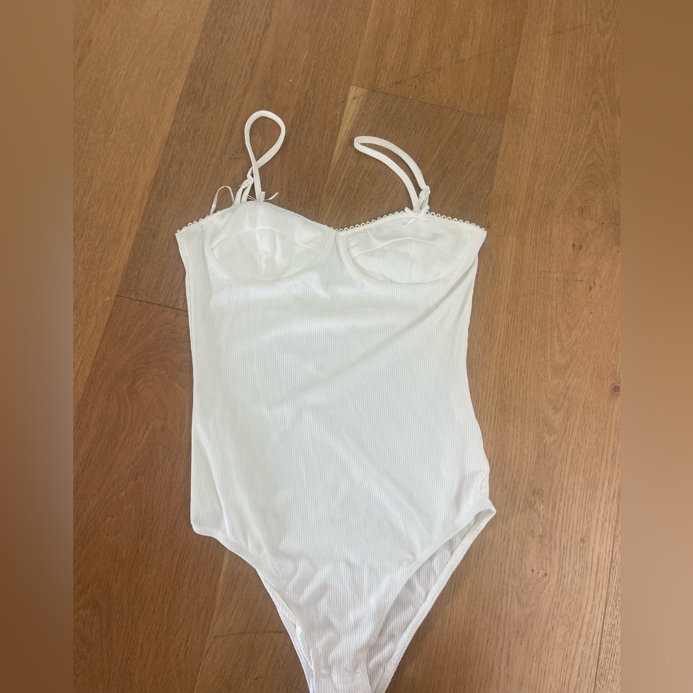 Princess polly bodysuit w lace trim and bows